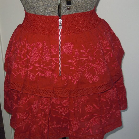 Alice + Olivia designer short red skirt embroidered size 0 NWT - Picture 5 of 8